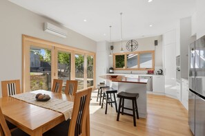 Dining - Poets View - 3 Bedroom House (West Hobart)