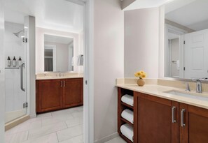 Hair dryer, towels, soap, toilet paper - Stunning 1 Bedroom Villa - Marriott BeachPlace Towers - Ft Lauderdale Beachfront (Fort Lauderdale)