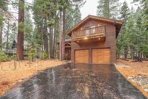 Exterior - Spacious 5BR Carnelian Grand Retreat, Hot Tub, perfect for the whole family (Carnelian Bay)