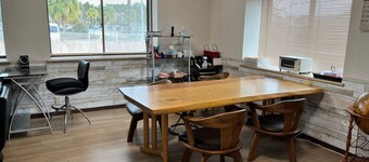 5 minute walk to sandy beach & surf spots. Perfect for surfing, swimming, and fishing.