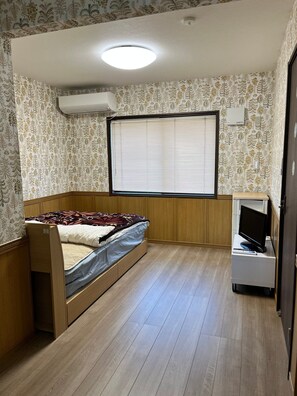 2 bedrooms, WiFi, bed sheets - 5 minute walk to sandy beach & surf spots. Perfect for surfing, swimming, and fishing. (Nichinan)