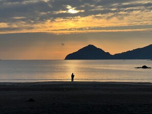 Beach - 5 minute walk to sandy beach & surf spots. Perfect for surfing, swimming, and fishing. (Nichinan)