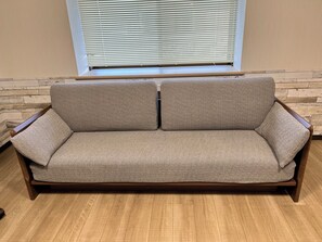 Living area - 5 minute walk to the ocean. Rental villa 15 minutes walk to the beach (free rental of water bikes and foot paddle canoes) (Nichinan)