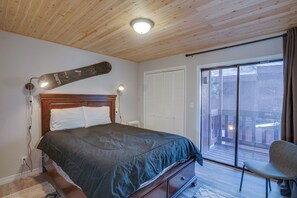 WiFi, bed sheets - Spacious renovated condo across from Resort base area (Angel Fire)