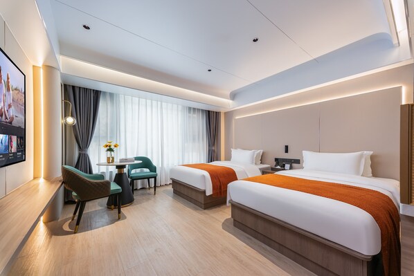 Kamar Twin Kota, pemandangan kota | Tirai kedap cahaya, setrika/meja setrika, dan Wi-Fi gratis