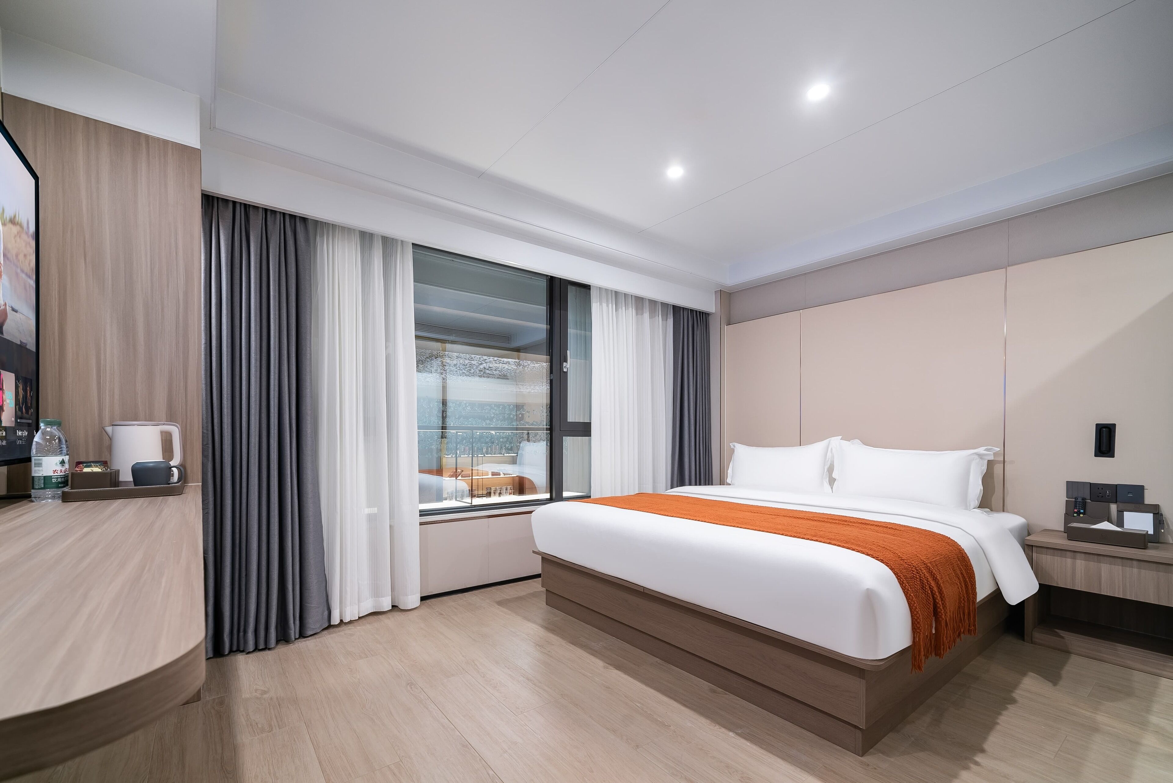 Junior Double Room | Blackout drapes, iron/ironing board, free WiFi