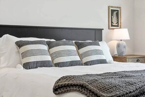 4 bedrooms, desk, iron/ironing board, free WiFi