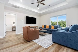 Smart TV, fireplace - Southern Serenity at Farmville Lakes (Auburn)