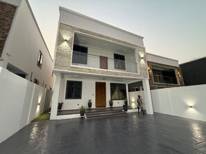 Front of property - fransons Homes (Tema)