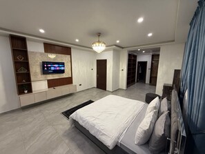 Luxury Room, Balcony | Iron/ironing board, free WiFi - fransons Homes (Tema)