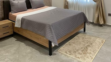 Iron/ironing board, free WiFi