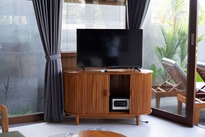 Deluxe Villa, Balcony, Pool View | Desk, laptop workspace, free WiFi - The Udiana Ubud  (Gianyar)