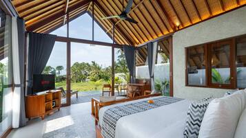 Vila Deluks, balkon, pemandangan kolam renang | Meja kerja, ruang kerja ramah laptop, dan Wi-Fi gratis