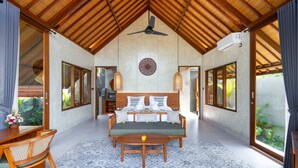 Villa, Private Pool, Pool View | Meja, ruang kerja komputer riba, Wi-fi percuma