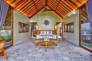 Villa Deluxe, balcón, vistas a la piscina | Escritorio, espacio para trabajar con un portátil, wifi gratis