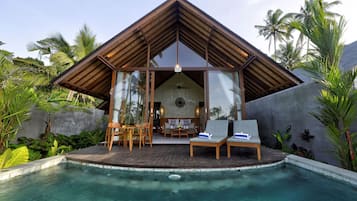 Villa Deluxe, balcón, vistas a la piscina | Balcón