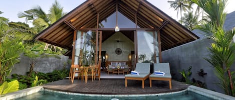 Villa Deluxe, balcón, vista a la alberca | Balcón