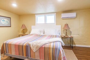 WiFi, bed sheets - The Cubhouse at Triple Z (Medicine Park)