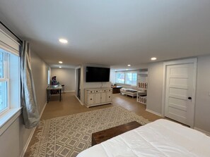 Desk, travel cot, free WiFi, bed sheets