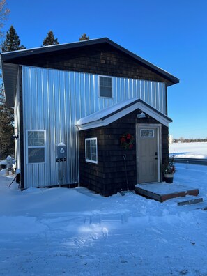 Exterior - Escape to the Lake: Cozy Farmhouse with Arcade Loft & Fireplace Nights (CUMBERLAND)