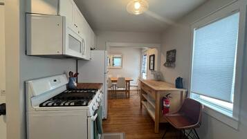 雪櫃、微波爐、焗爐、爐具