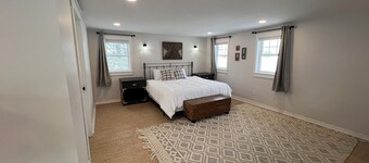 Escape to the Lake: Cozy Farmhouse with Arcade Loft & Fireplace Nights