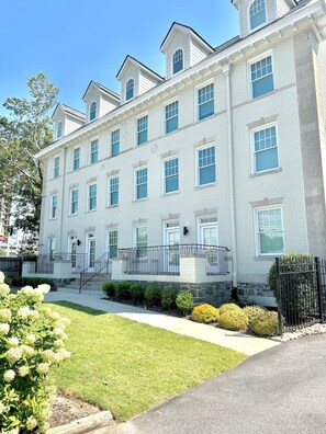Exterior - Luxe Buckhead Retreat | Free Parking | Walkable (Atlanta)