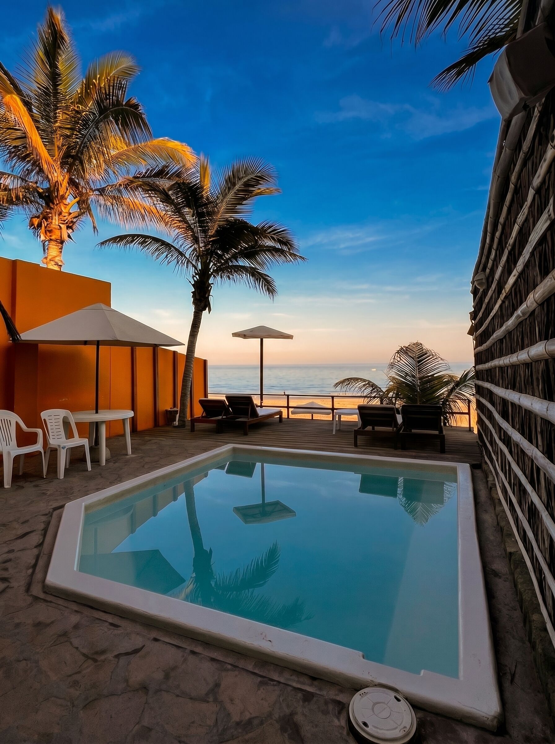 2 outdoor pools