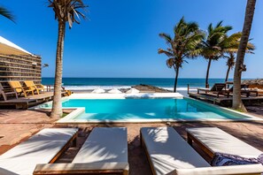 2 piscinas al aire libre