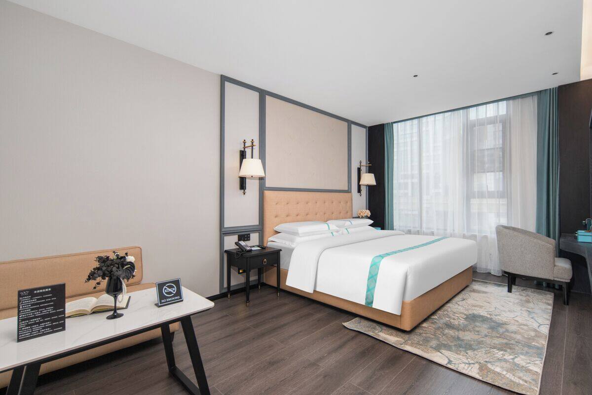 Phòng đơn tiện nghi đơn giản | Màn/rèm cản sáng, bàn ủi/dụng cụ ủi quần áo