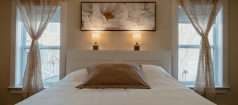 Modern Townhouse | 3 Bed + Backyard