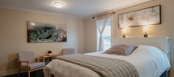 Modern Townhouse | 3 Bed + Backyard