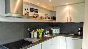Refrigerador y utensilios de cocina 