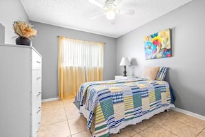 3 habitaciones, tabla de planchar con plancha, wifi y ropa de cama 