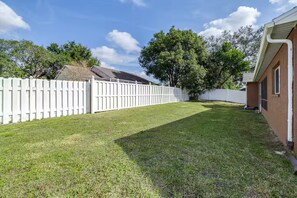 Property grounds - Spring Hill Serenity:Cozy Escape (Spring Hill)