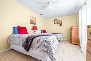 Iron/ironing board, WiFi, bed sheets - Spring Hill Serenity:Cozy Escape (Spring Hill)