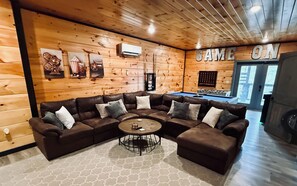 Smart-TV, Kamin, Tischfußball