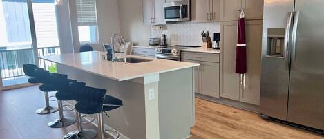 Mikroaaltouuni, uuni, liesi, astianpesukone