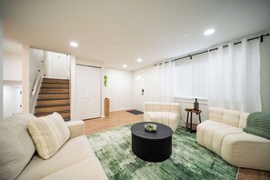 Living area - Beautiful Modern 3BR Luxury: Fireplace, Near Airport, Downtown, Restaurants, Osu (Columbus)