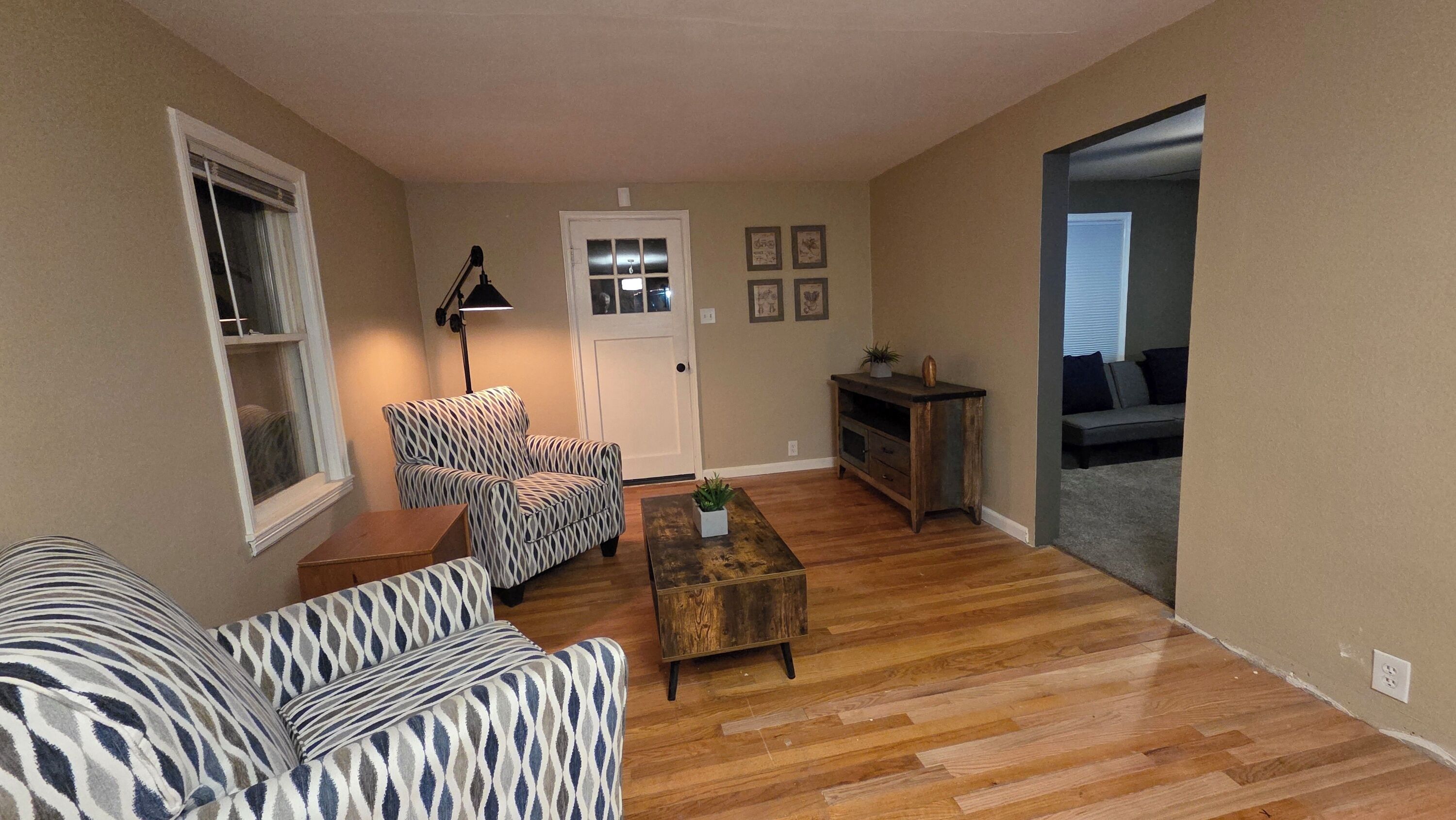 Smart-TV, Bücher, Musikbibliothek, Computerbildschirme