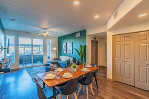Classic Apartment, 2 Bedrooms, Non Smoking | Dining room