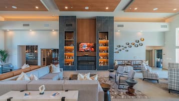 Lobby-lounge
