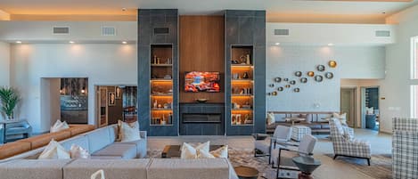 Lobby lounge