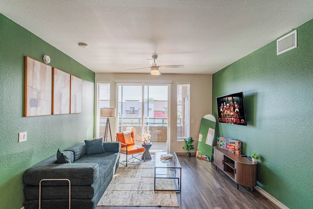 Deluxe Apartment, 2 Bedrooms, Non Smoking, Kitchen | Living area | 55-inch Smart TV with digital channels