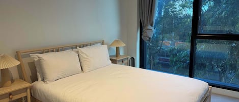 Iron/ironing board, WiFi, bed sheets