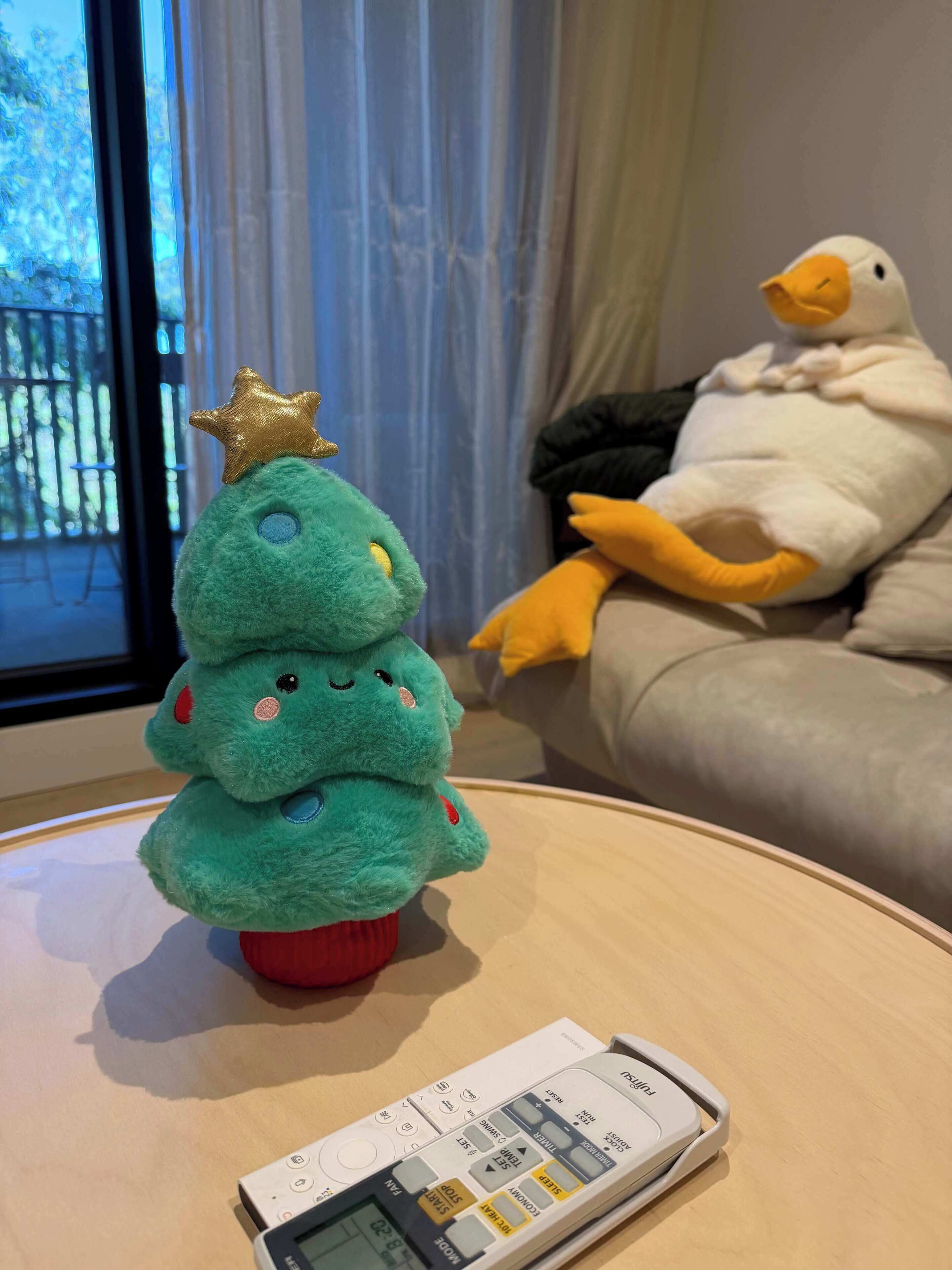 Een televisie en een kantoor