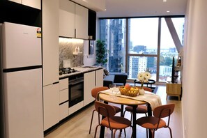 Private kitchen - Lux 1BR Melbourne CBD | Pool, Gym & Sauna +sofabed (Melbourne)