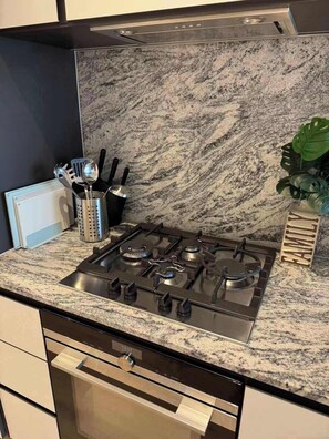 Private kitchen - Lux 1BR Melbourne CBD | Pool, Gym & Sauna +sofabed (Melbourne)