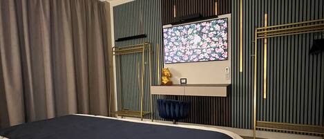 Bureau, fer et planche à repasser, lit parapluie, Wi-Fi gratuit