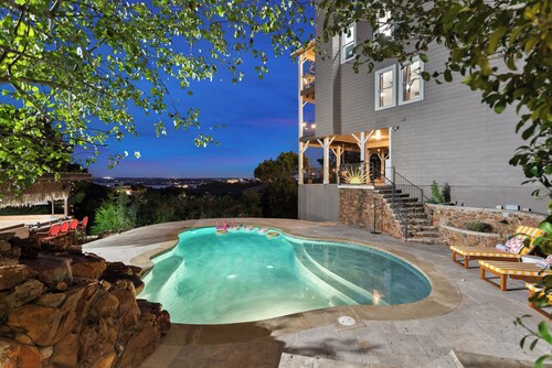 Stunning Lake Views -Pickleball, Heated Pool, Golf Simulator